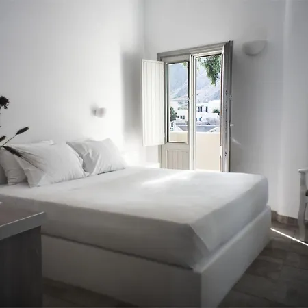 Helios Hotel Perissa (Santorini)